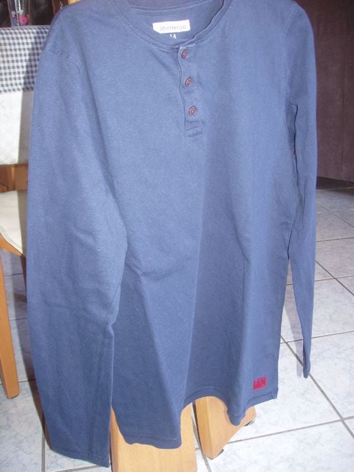 t-shirt col tunisien