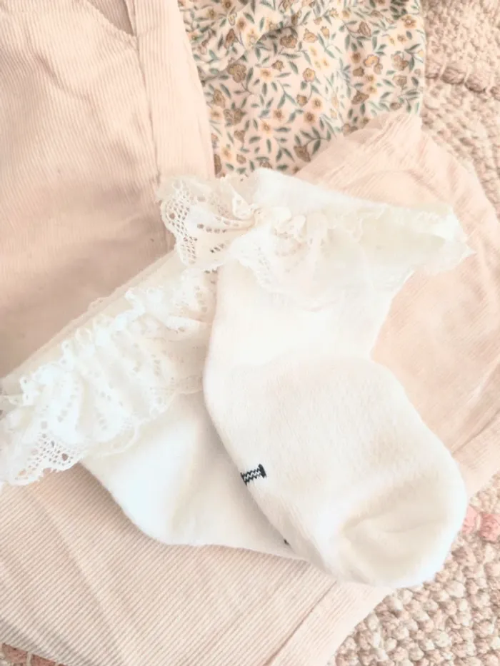 Ensemble blouse liberty pantalon beige chaussettes Verbaudet 2 ans - photo numéro 5