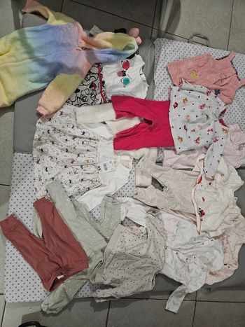 Lots vêtements 12 mois.