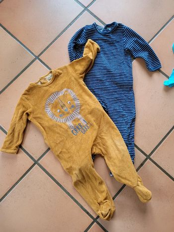 Lot 2 pyjamas velours 18 mois tbe