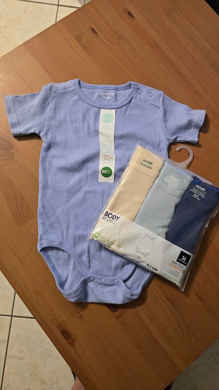 Neufs (non portés)🏷😍🥰💙 lot bodies debardeurs 36mois et un 4 ans garçon💙😍🤩🏷