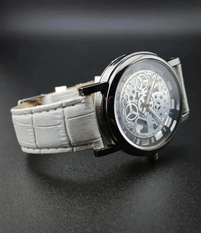 Montre blanche, mécanique argentée apparente