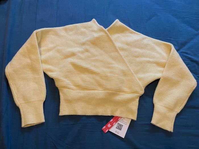Pull cache-cœur jaune pale taille s cider