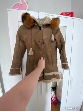 Manteau avec fourrure taille 6 ans