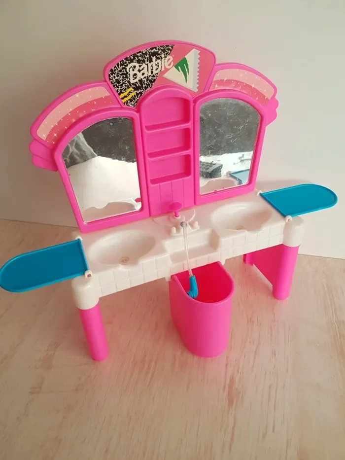 Salon de beauté Barbie et ses enfants - photo numéro 14