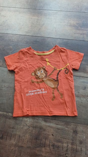 T-shirt primark 12 mois en très bon état