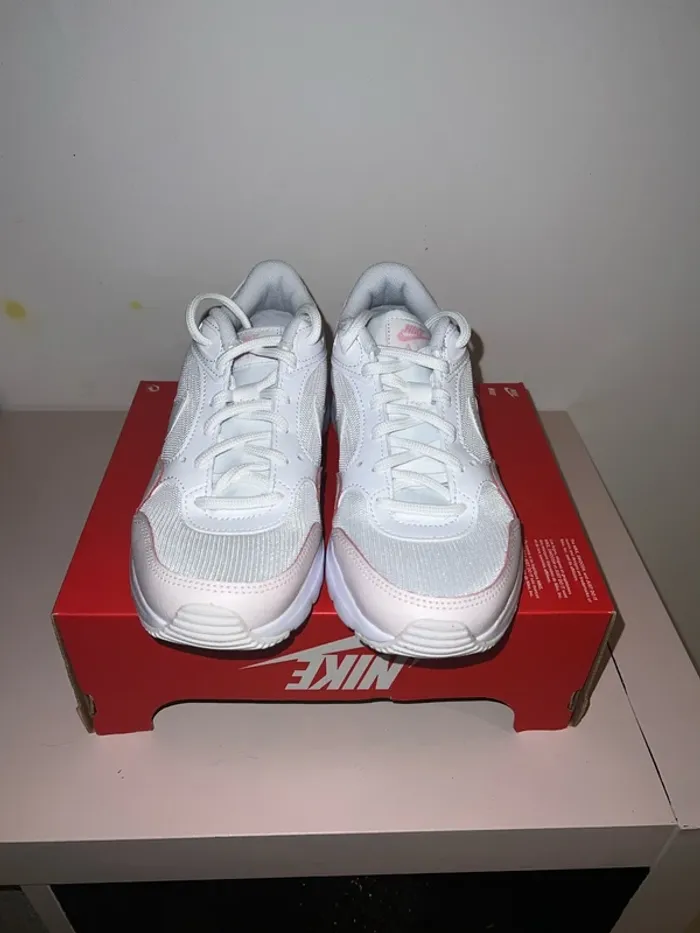 Basket Nike taille 36.5 femme fille - photo numéro 4