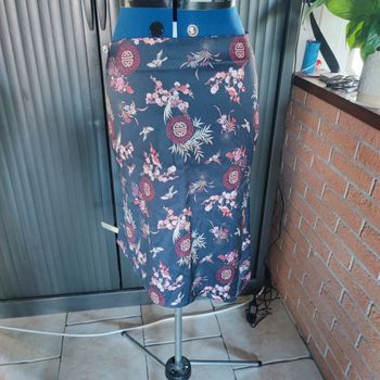 Jupe noire imprimé thème asiatique 36 S asymétrique