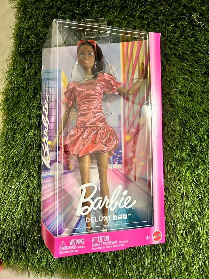 Barbie poupée deluxe neuve