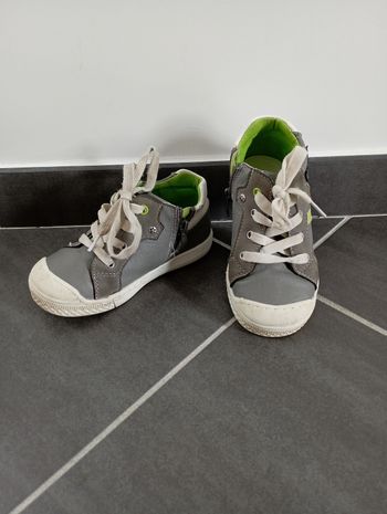 Paire de basket taille 27