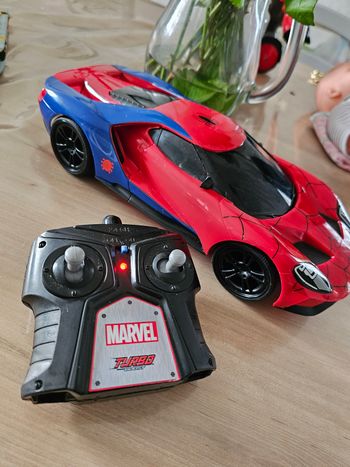 Voiture télécommande spiderman