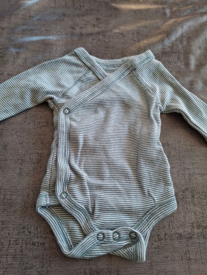 Vends 10 Bodys naissance garçon bébé - photo numéro 4