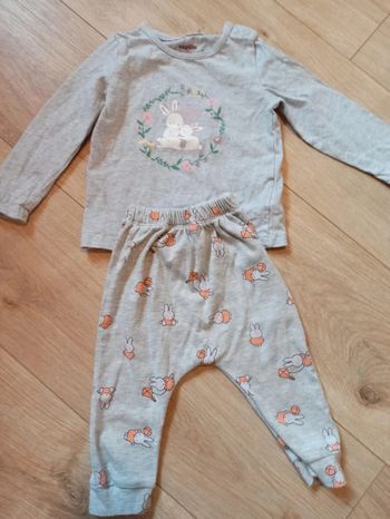 Ensemble pantalon et t-shirt manches longues