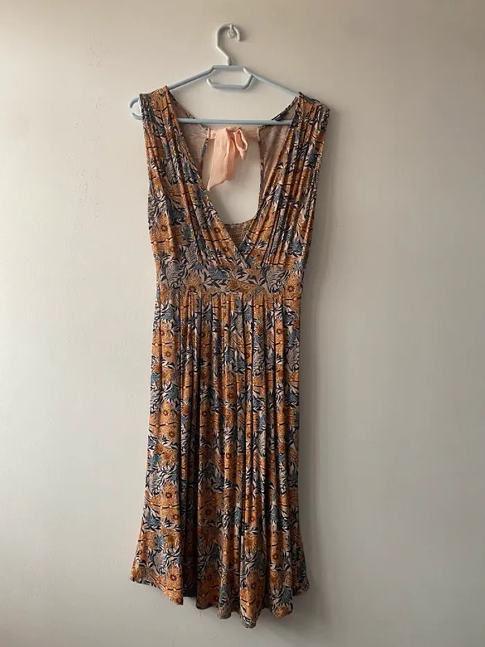 Robe fleurie joli dos et col en V effet cache coeur 38/40 Kiabi