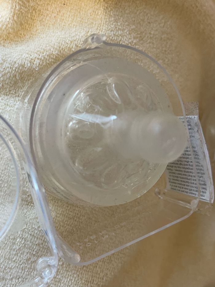 2 Tétines Avent Natural taille 1 neuves + 4 taille 1 en bon état + 2 taille 0 très peu servies - photo numéro 3
