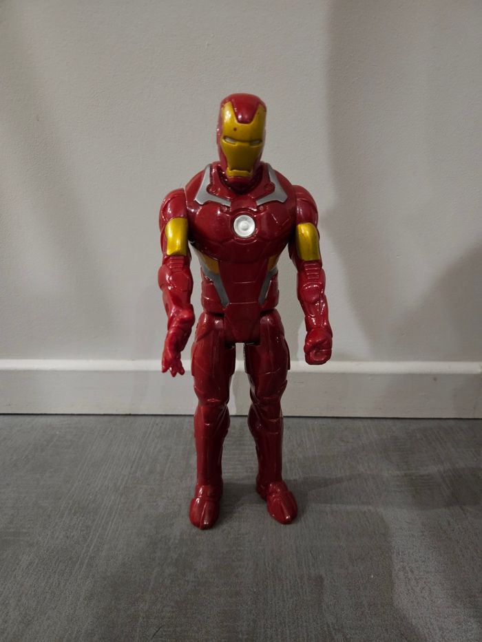 Grande figurine Iron Man Marvel
