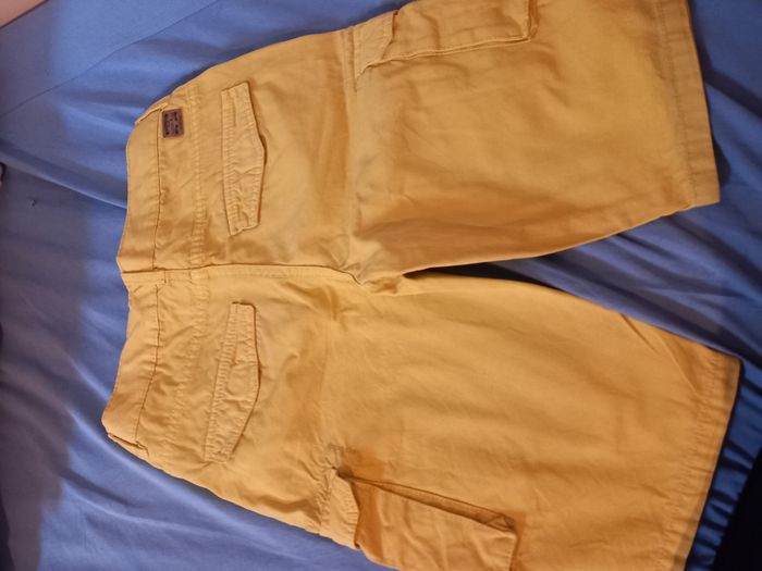 Short jaune - photo numéro 2