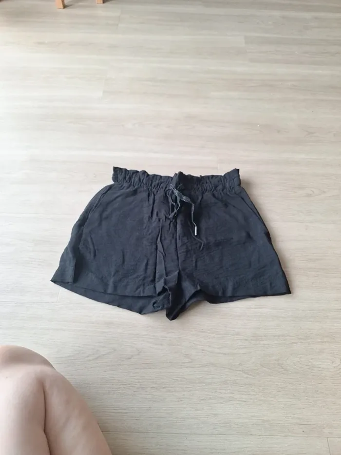 Short noir