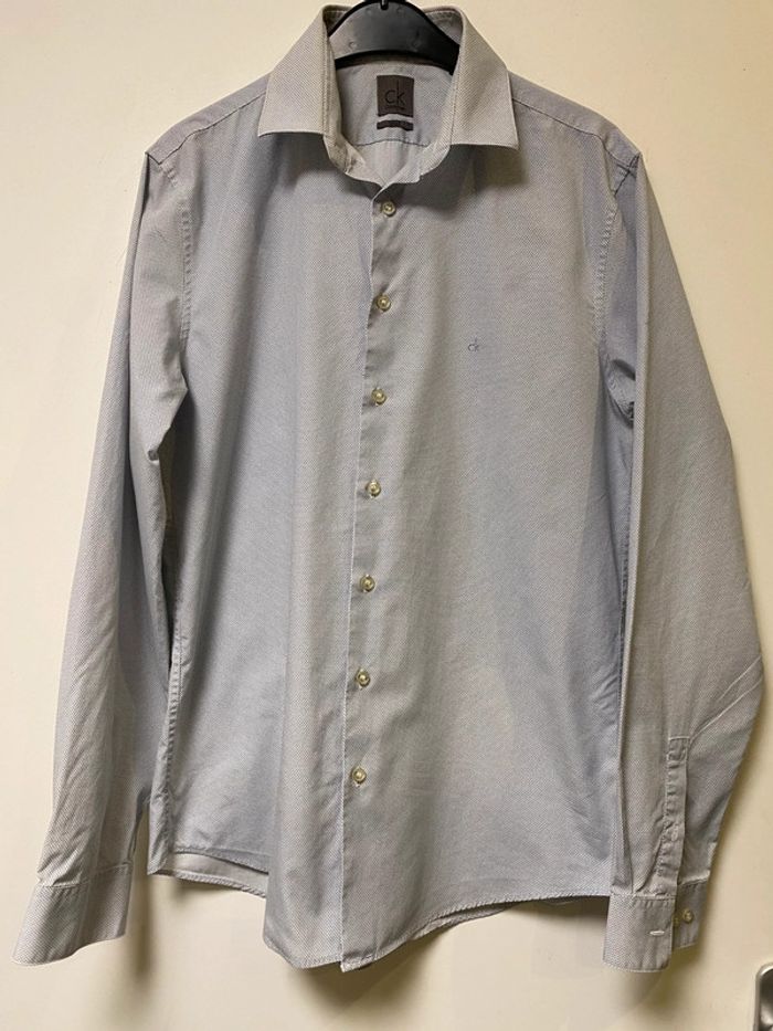 Superbe chemise blanche à motif bleu Calvin Klein taille L 40 traces au col sinon impeccable - photo numéro 2