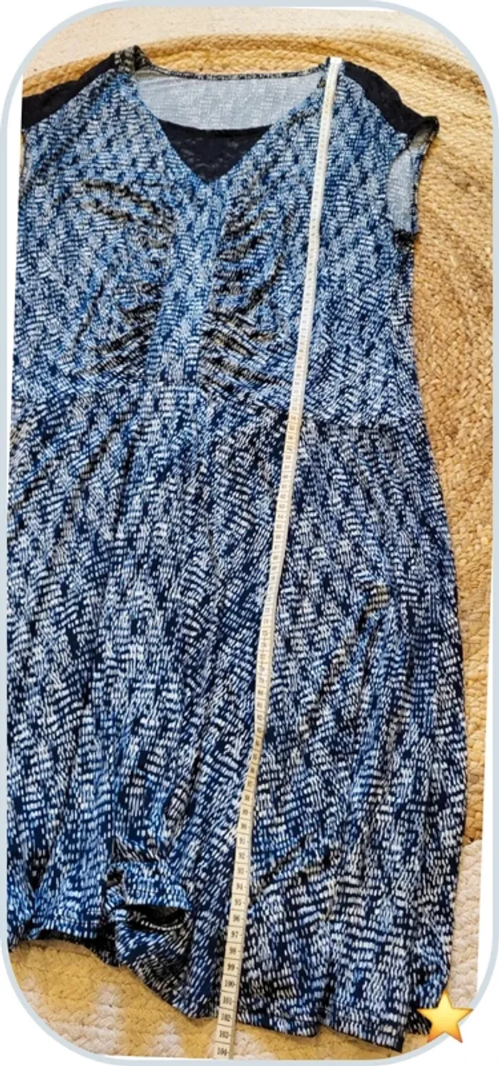 Robe fluide imprimée avec détails en dentelle – Très bon état - Bleu - Taille 40 - photo numéro 7