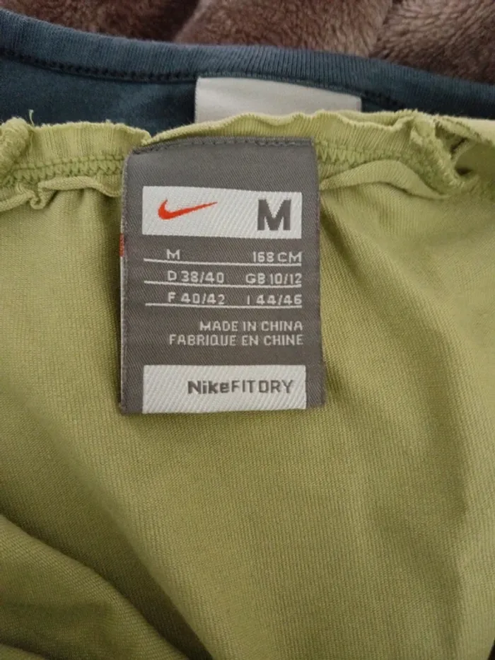 Lot trois débardeurs nike go sport taille 40 - photo numéro 8