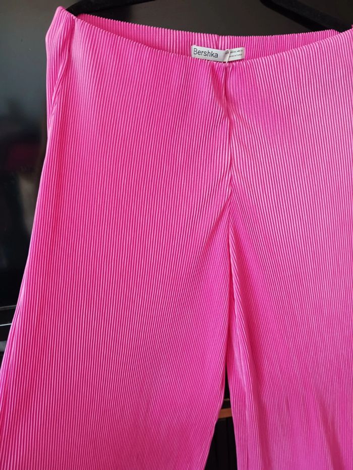 Pantalon fluide fushia NEUF Bershka Taille XL42 - photo numéro 2