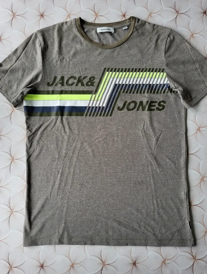T-shirt Jacks & Jones homme taille S très bon état KAKI
