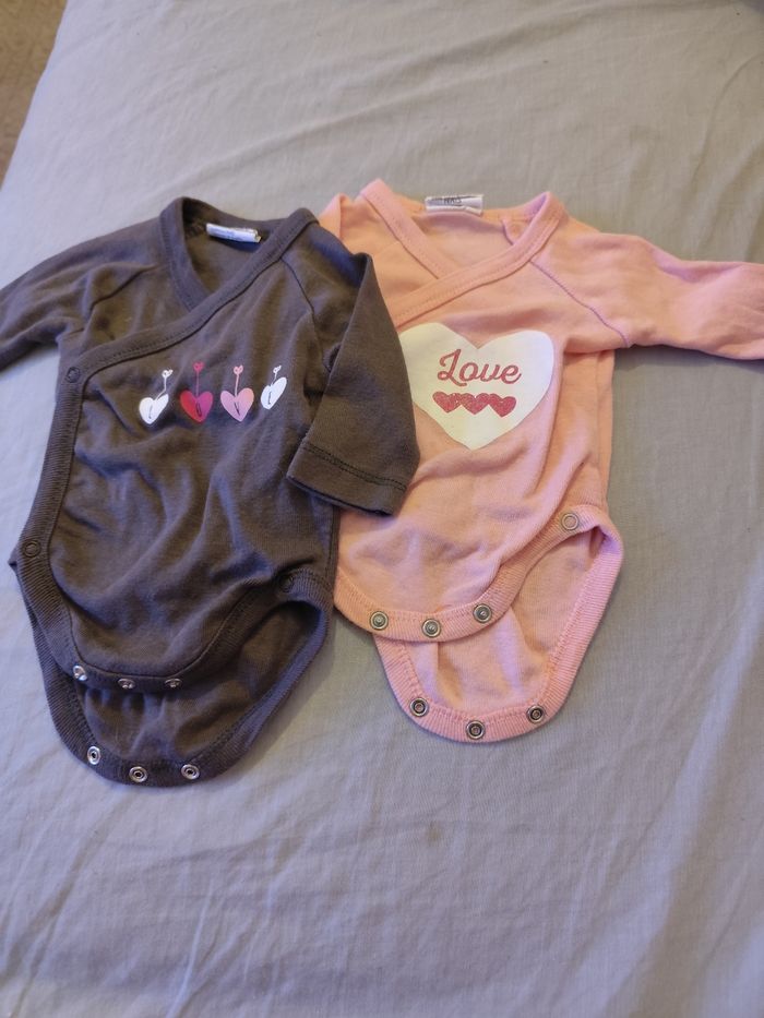 Bonnet et vêtements 0 mois - photo numéro 2