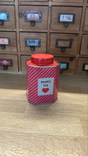 🍵 Jolie boîte à thé – Flying Tiger Copenhagen – Rose à motif – Très bon état 🍵