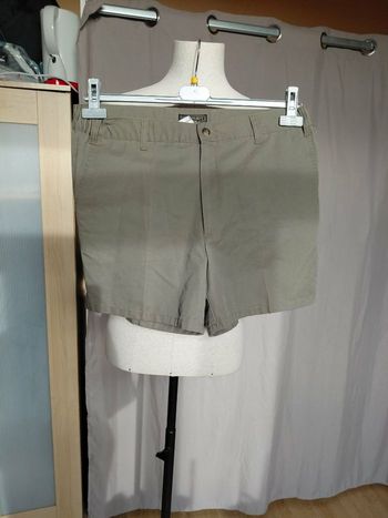 Très beau short femme T 44