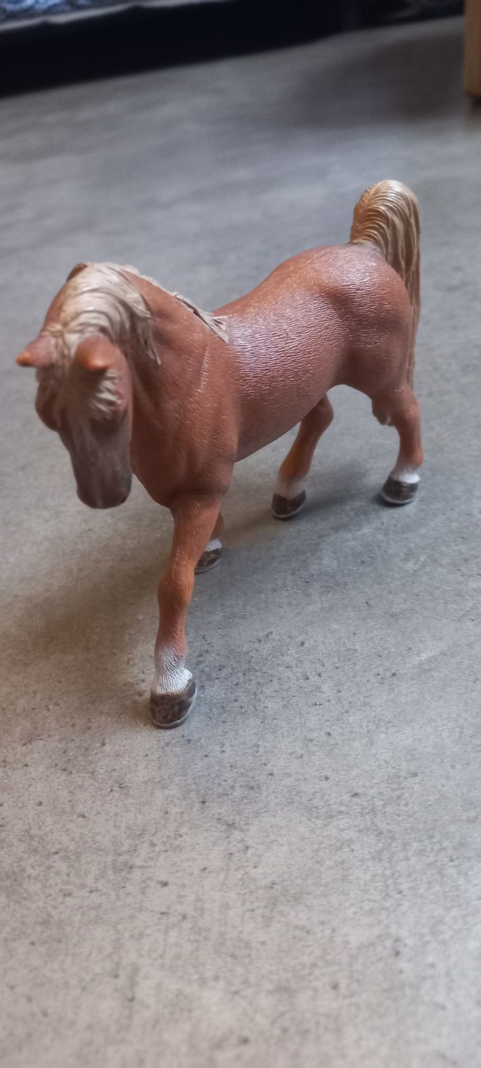 Cheval marron schleich