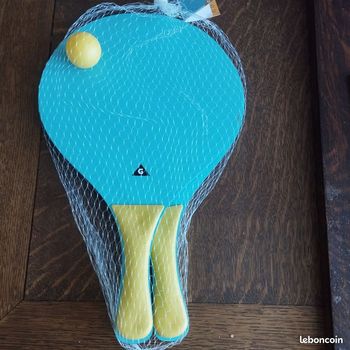 Raquettes neuves de plage