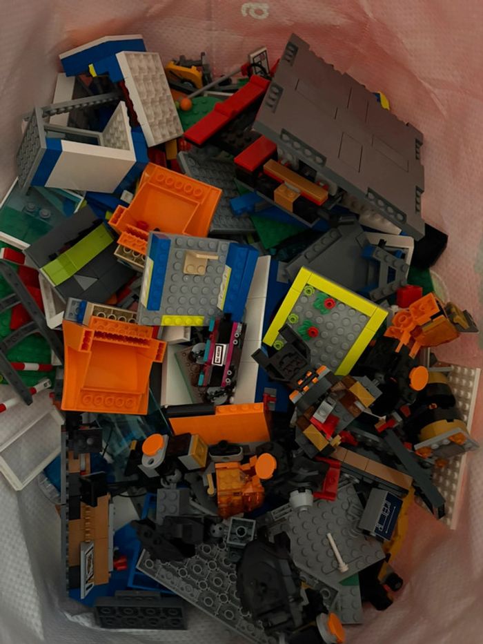Lot lego city et mini figures - photo numéro 8