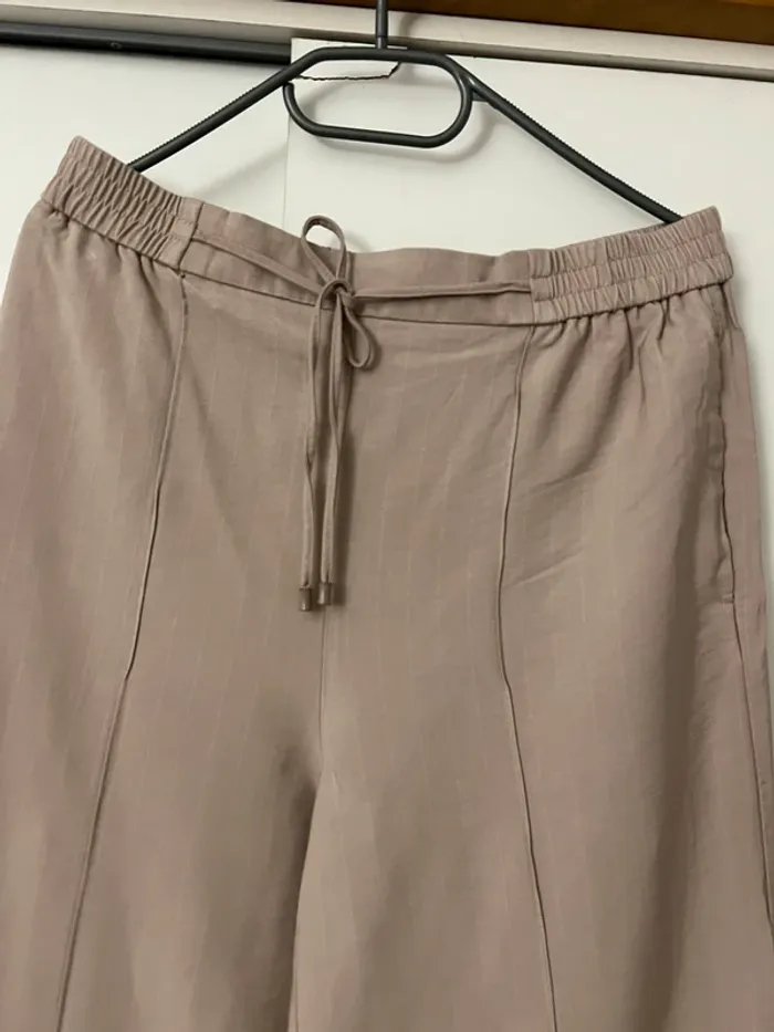 Pantalon large rose clair à rayures fines blanches Primark
