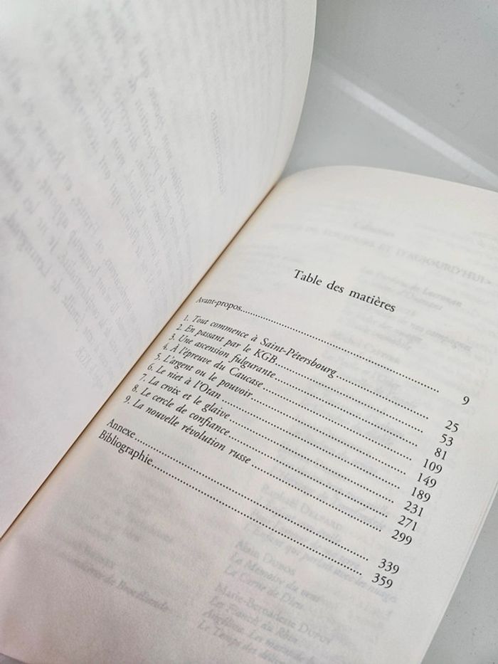 "Poutine", de Frédéric Pons.
Calmann-Lévy.
376 pages.
ISBN : 978.2.7021.5517.2 - photo numéro 6