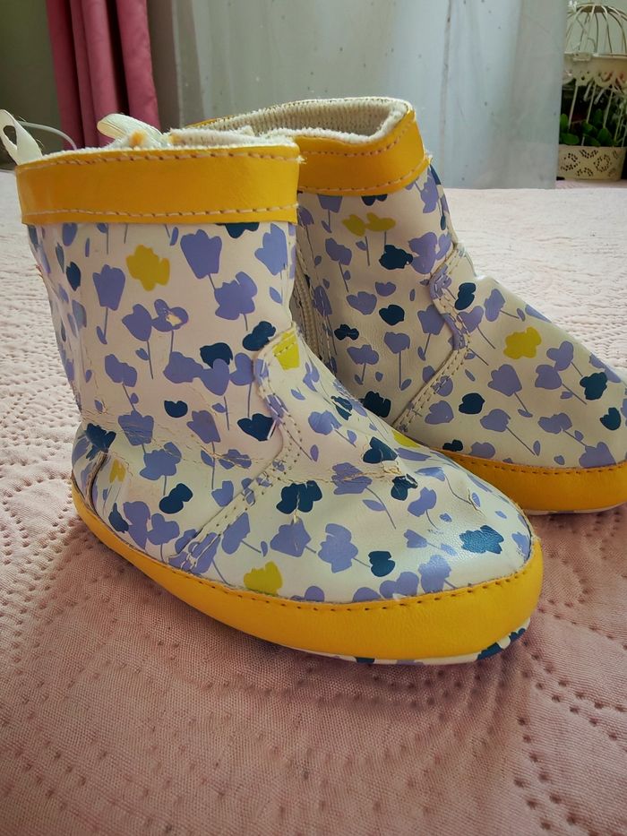 Lot chaussures bébé 0 à 6 mois - photo numéro 2