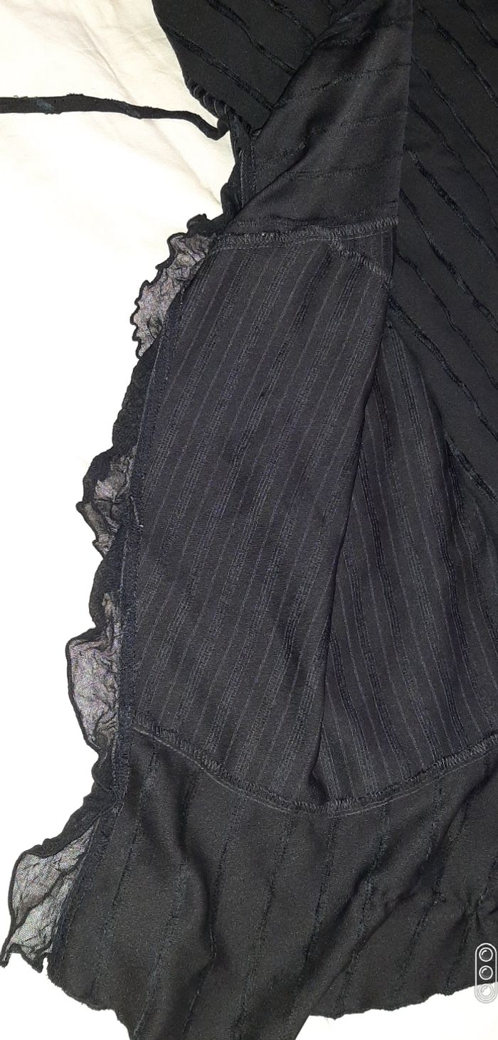 Robe noire bretelle façon cache coeur - photo numéro 9