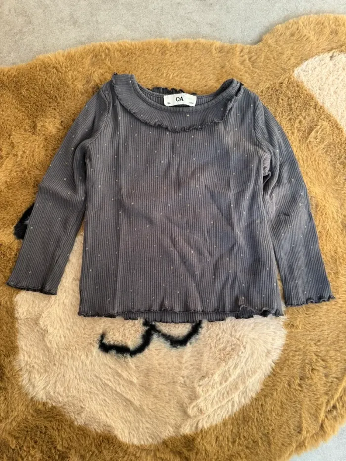 Pull c&a fille 4 ans bon état