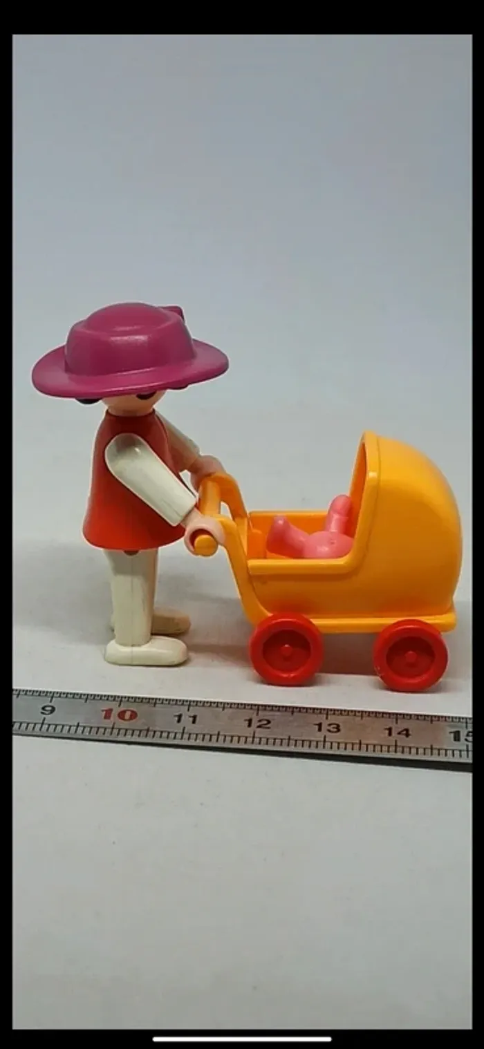 Enfant fille avec landau et doudou ours playmobil - photo numéro 6