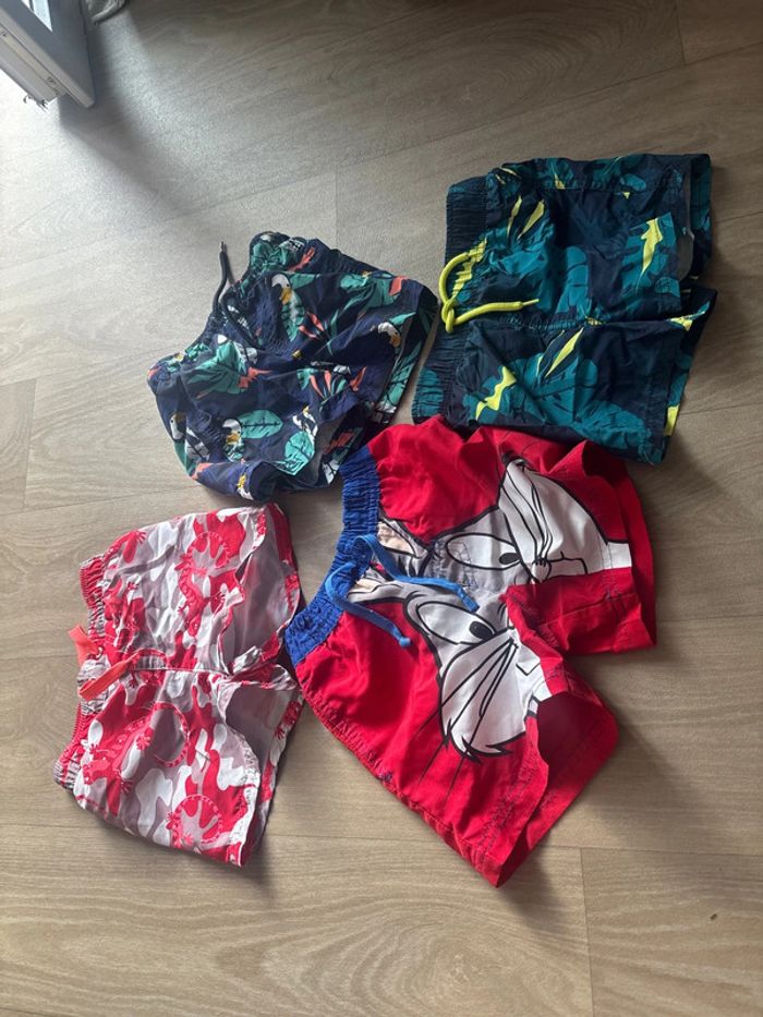 4 Shorts de bain 3 ans