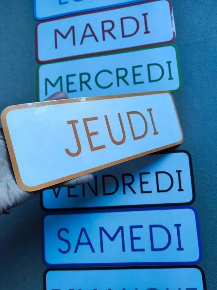 Pancartes des jours de la semaine en majuscule - photo numéro 4