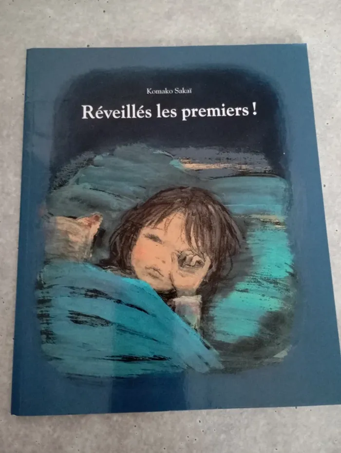 Livre " réveillés les premiers"! École des loisirs