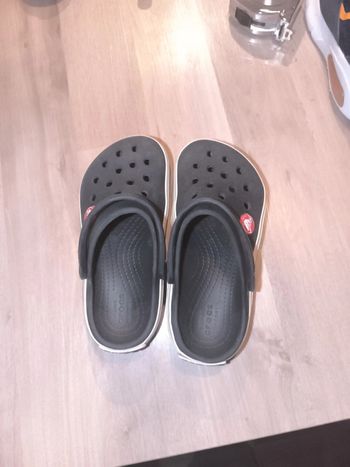 Crocs taille 27