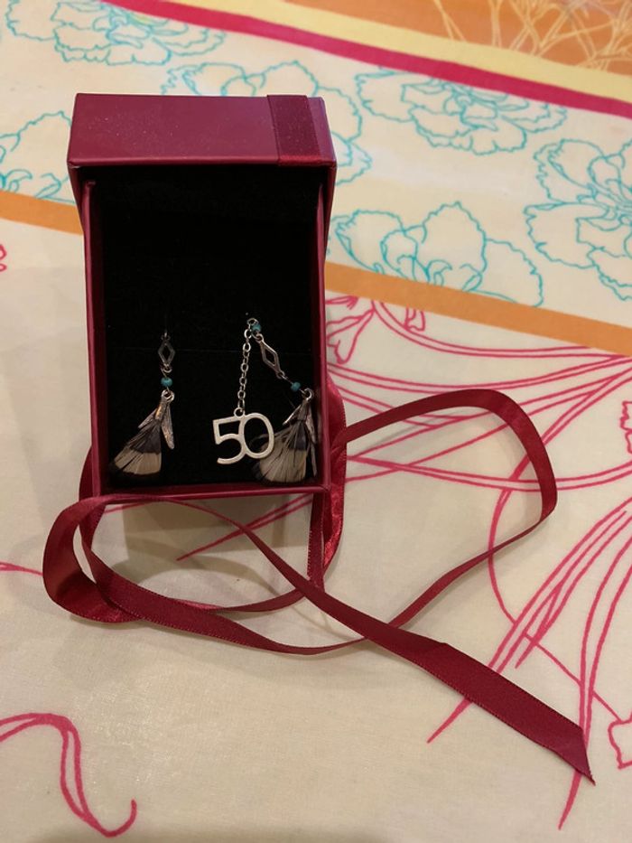Paire de boucles d’oreilles spéciale 50 ans . - photo numéro 2