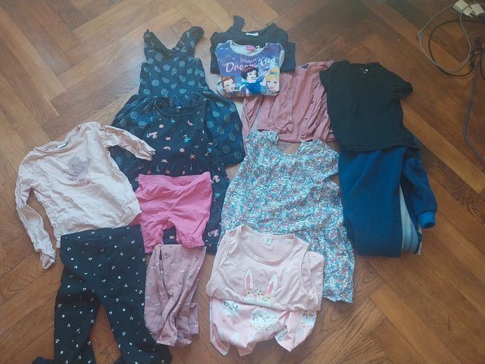 Lot vêtements 5 ans été+ quelques vêtements chauds