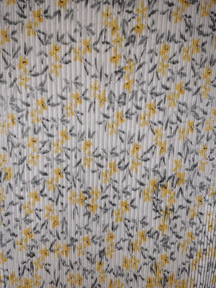 Joli haut femme blanc jaune comme neuf gaufré tbe porté 1 fois 50/52 étiquette coupée - photo numéro 2