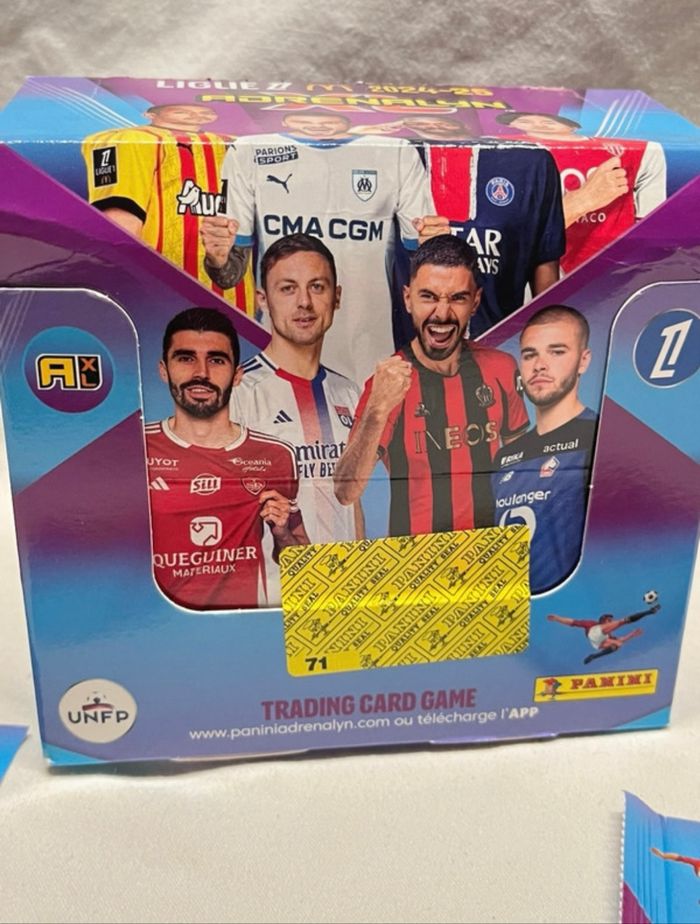 1 boîte + 3 sachets de cartes à collectionner panini adrenalyn XL foot ligue 1 2024/2025 - photo numéro 4