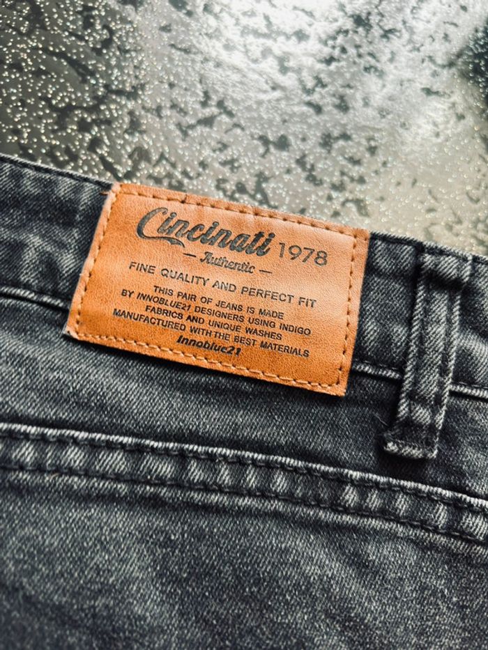 Jean noir / Taille 40 - photo numéro 5