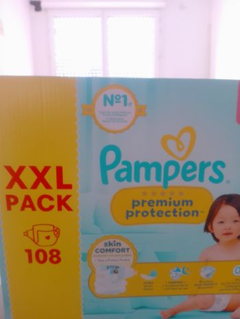 108 couches taille  4 Pampers premium protection