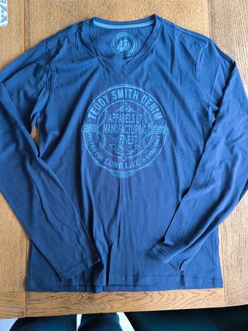 Haut Teddy Smith. Manches longues. Taille XL